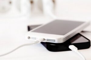 Isi daya Iphone - Mengatasi iPhone Tidak Ada Tanda Petir Saat Di Charger